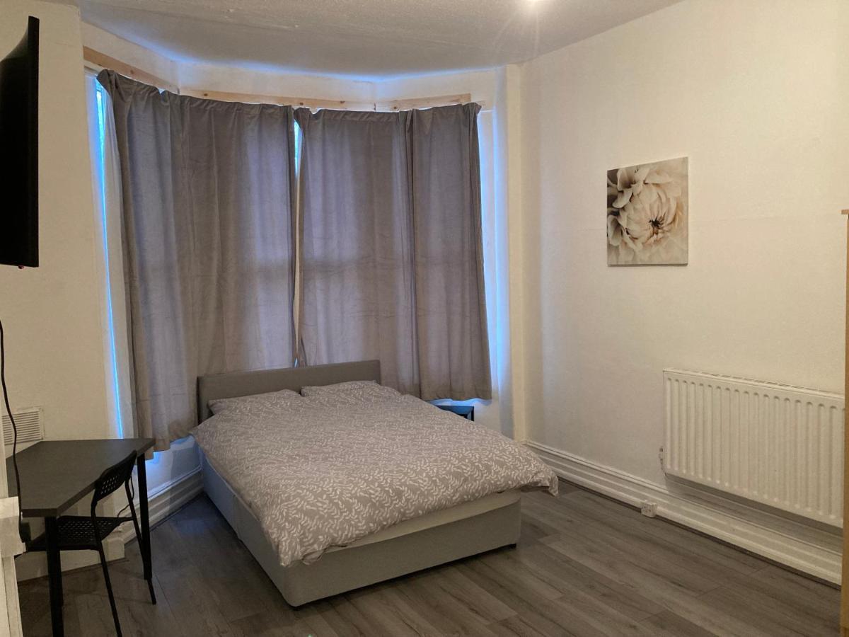 Chosen Rocky Lane Private Rooms Liverpool Exterior foto