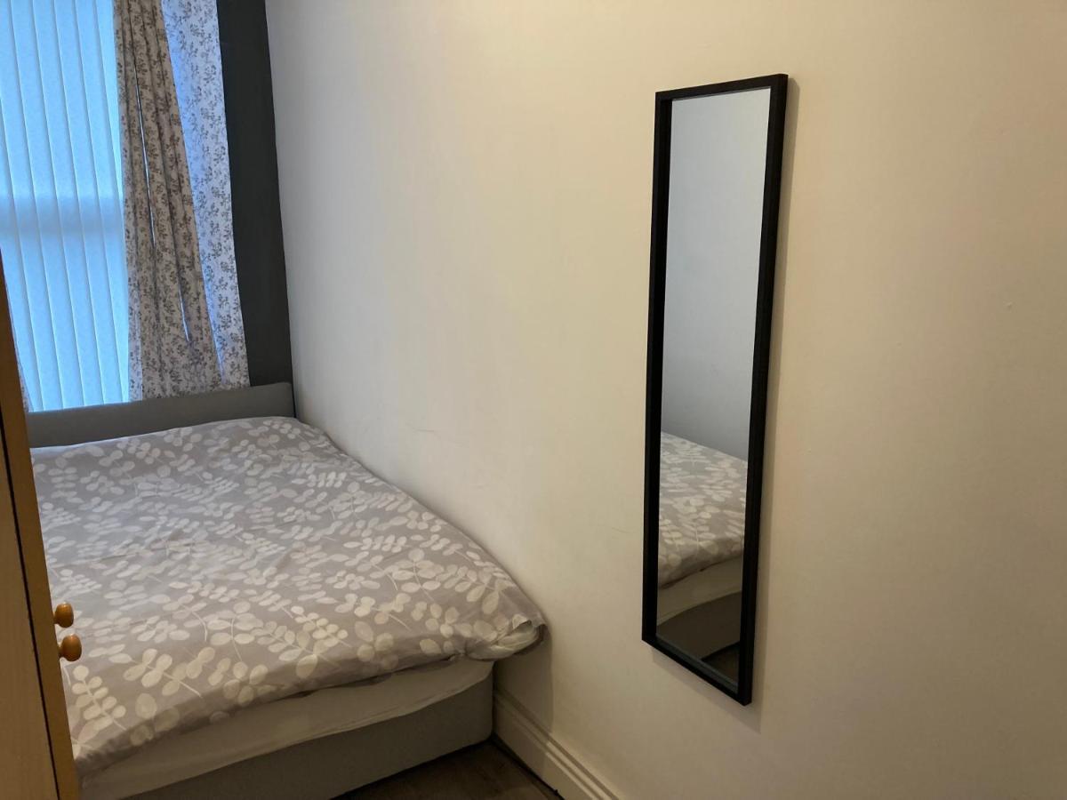 Chosen Rocky Lane Private Rooms Liverpool Exterior foto